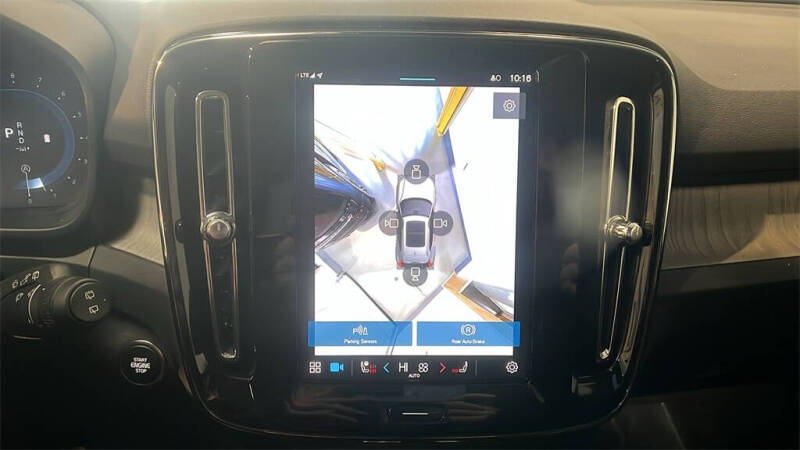 2025 Volvo XC40 B5 Plus Bright Theme