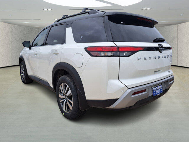 2024 Nissan Pathfinder SL