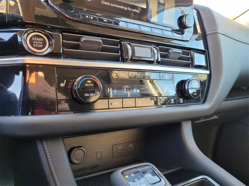 2024 Nissan Pathfinder SL