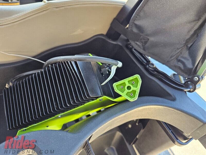 2020 E-Z-GO RXV ELiTE