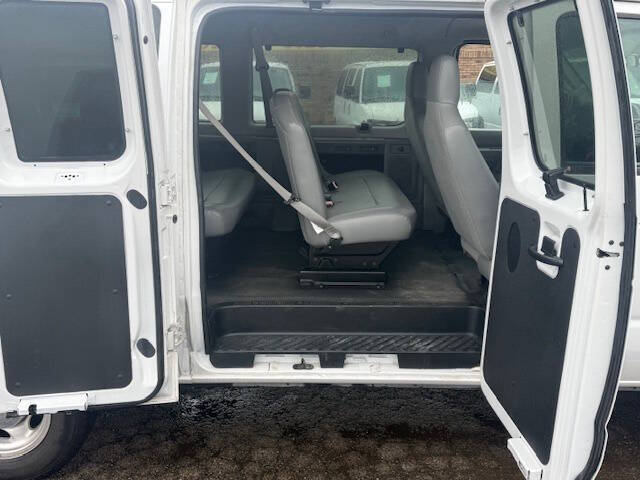 2013 Ford E-Series E-350 SD XLT