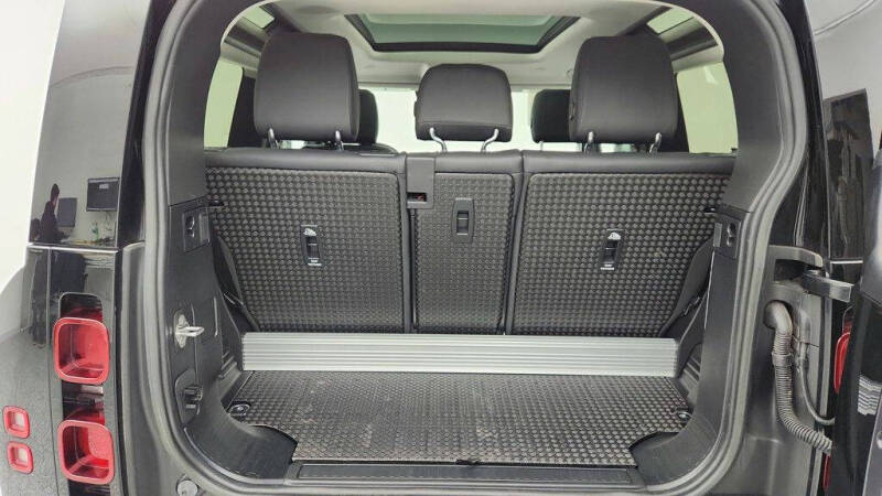 2023 Land Rover Defender 90 SE