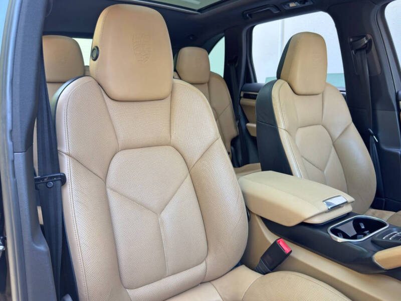 2014 Porsche Cayenne Platinum