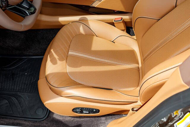 2025 Aston Martin DBX 707