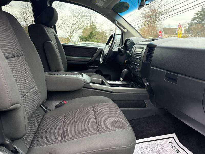 2012 Nissan Titan SV