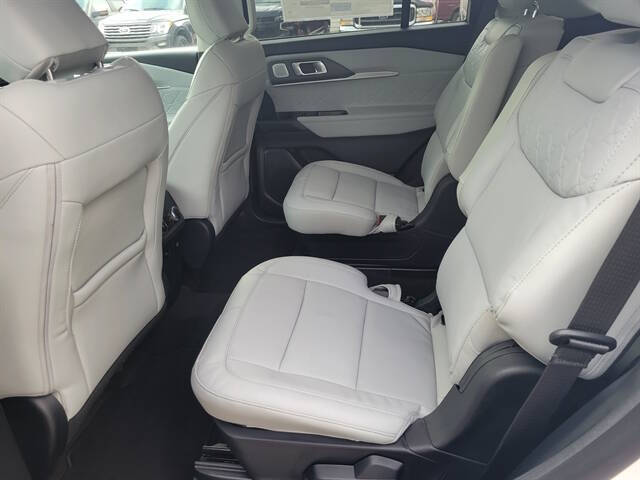 2025 Ford Explorer Platinum