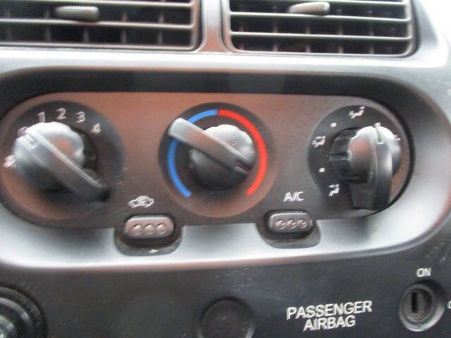 2002 Nissan Frontier XE