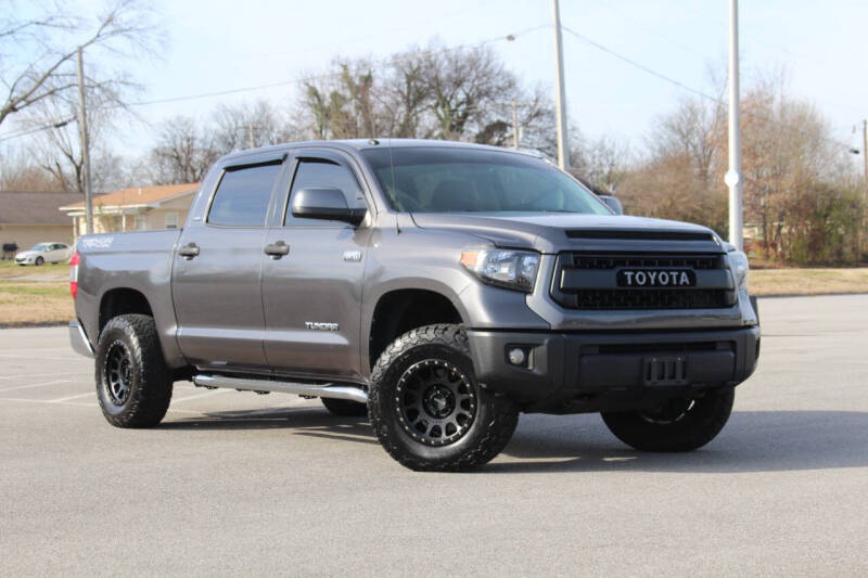 2015 Toyota Tundra SR5's photo