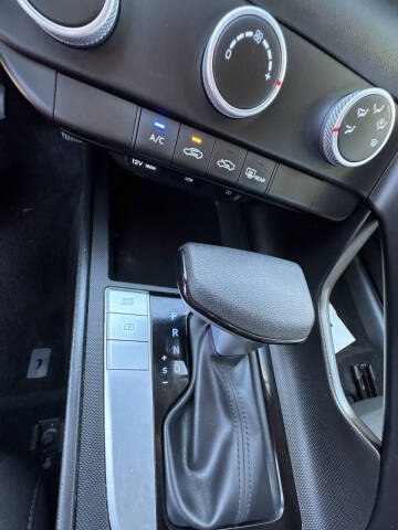 2023 Hyundai Elantra SE