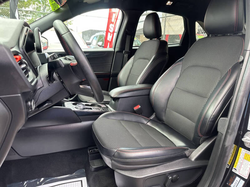 2025 Ford Escape ST-Line