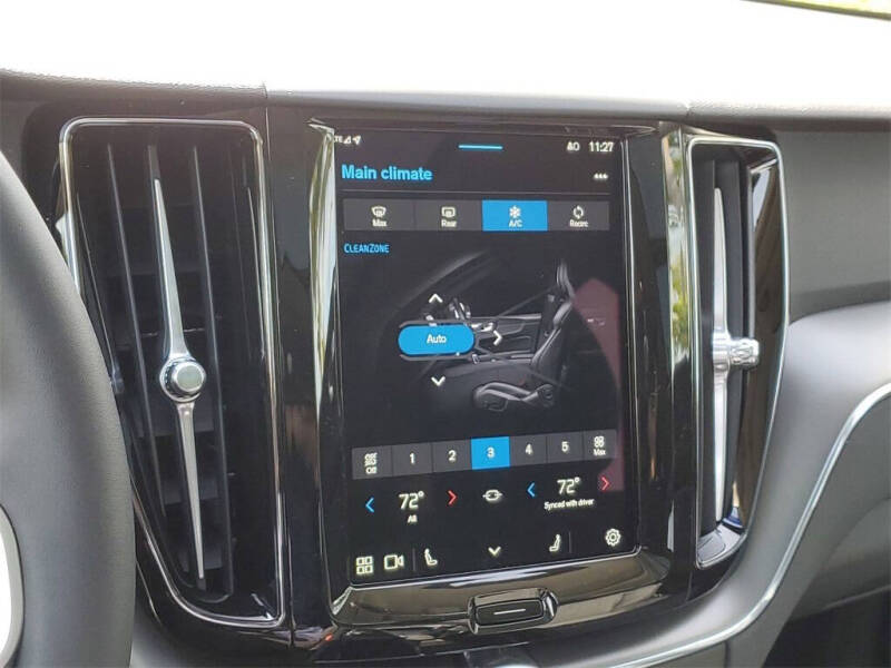 2025 Volvo XC60 B5 Core Dark Theme