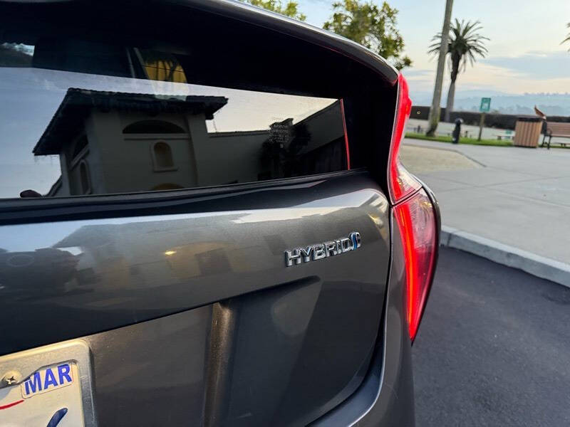 2016 Toyota Prius Three Touring