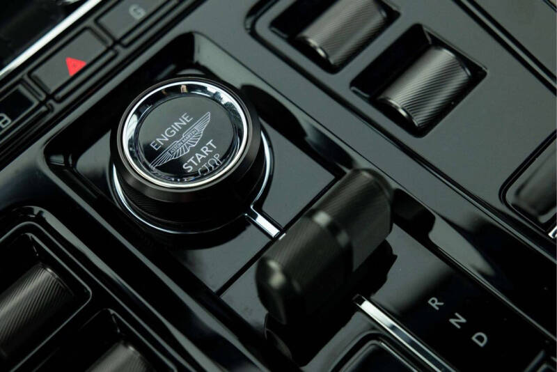 2025 Aston Martin DBX 707