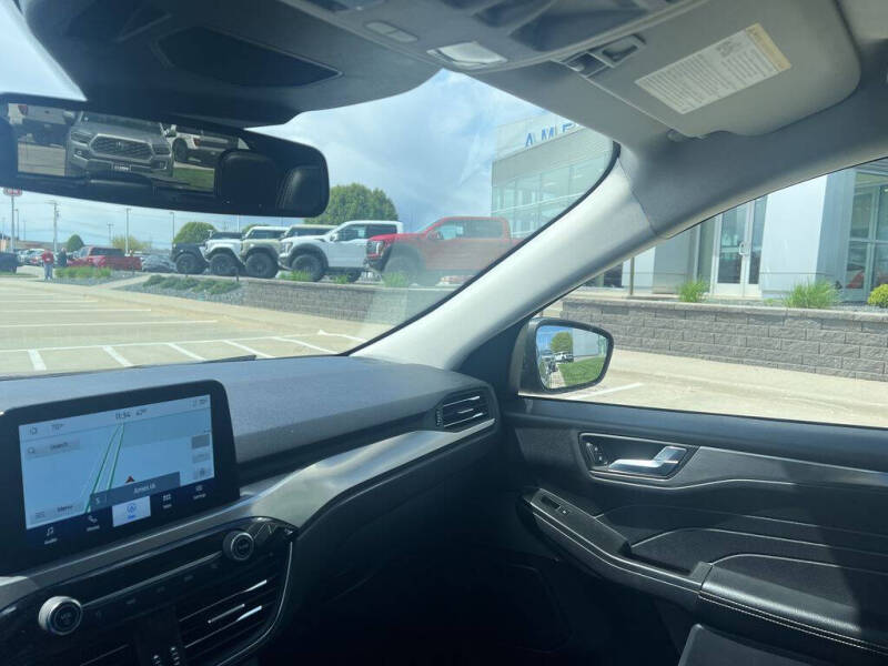 2022 Ford Escape Titanium