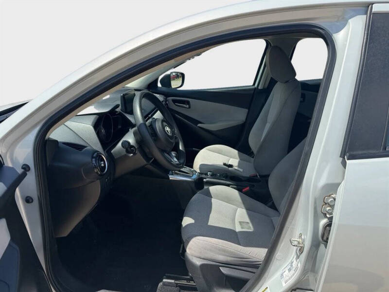 2020 Toyota Yaris Hatchback LE