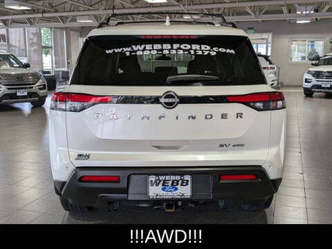 2022 Nissan Pathfinder SV