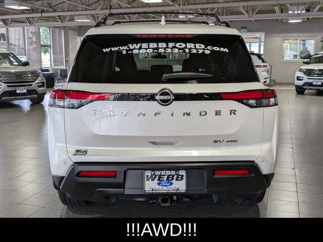 2022 Nissan Pathfinder SV
