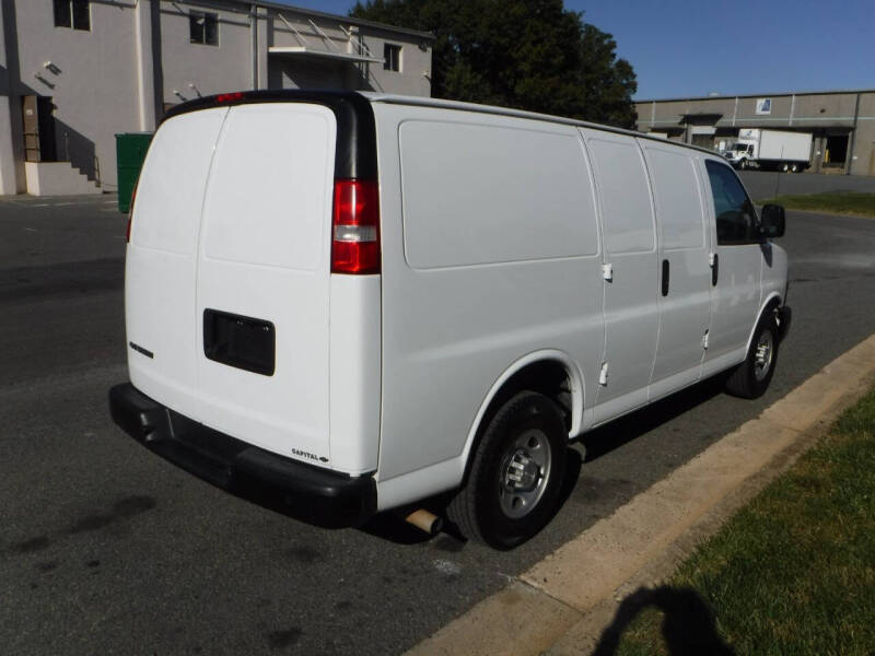 2018 Chevrolet Express Cargo null photo 5