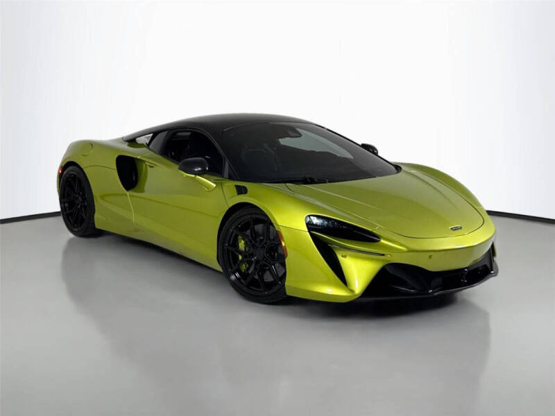 2023 McLaren Artura