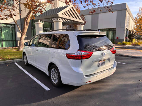 2015 Toyota Sienna XLE 8-Passenger
