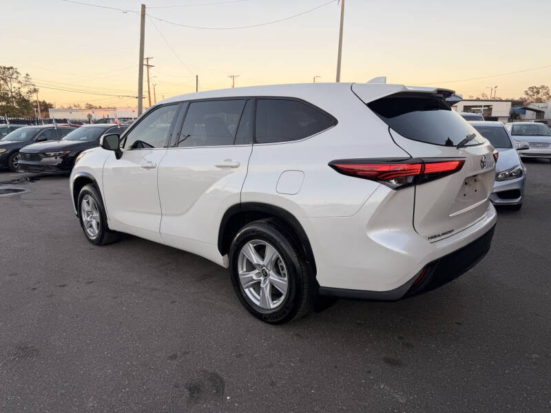 2021 Toyota Highlander LE
