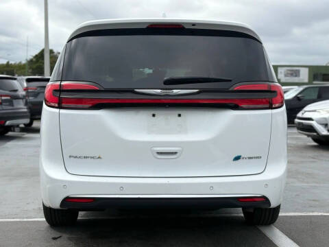 2022 Chrysler Pacifica Hybrid Touring L