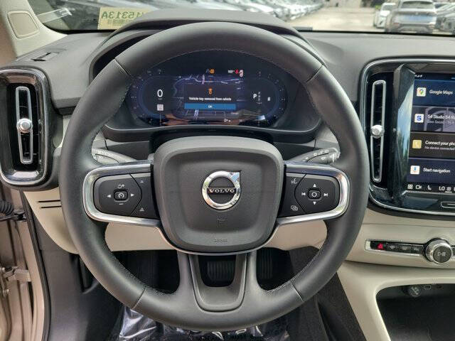 2024 Volvo XC40 B5 Ultimate Dark Theme