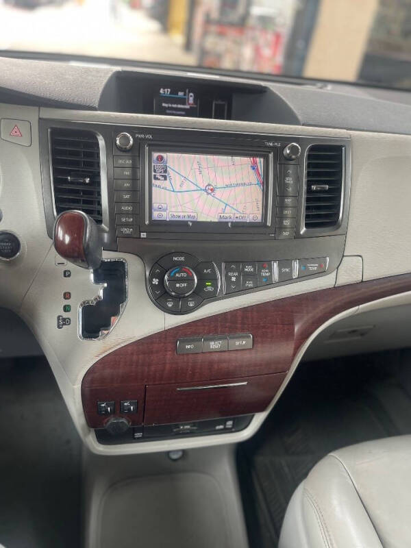 2012 Toyota Sienna XLE 7-Passenger