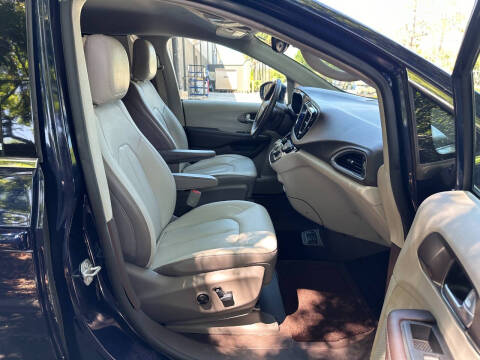 2017 Chrysler Pacifica Touring-L Plus