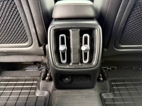 2022 Volvo XC40 T5 Momentum