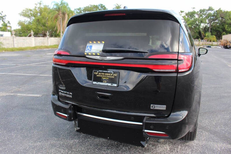 2022 Chrysler Pacifica Touring L