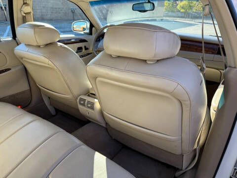 2000 Lincoln Town Car Executive