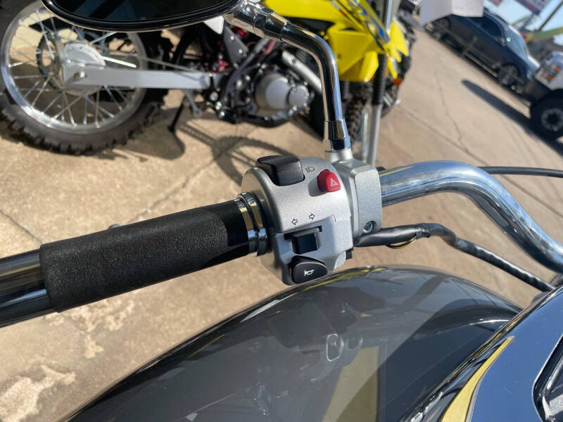 2025 Suzuki C50 (VL800)