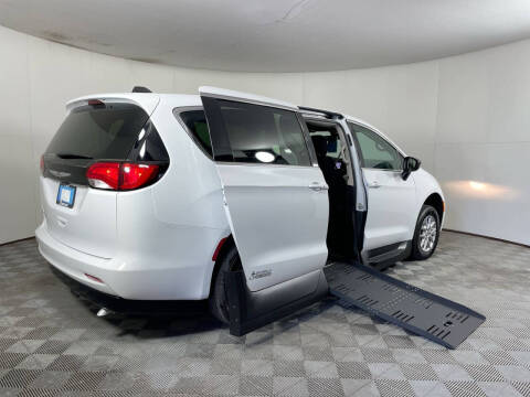 2024 Chrysler Voyager LX