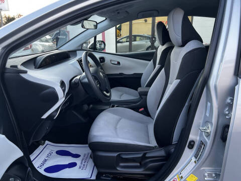 2022 Toyota Prius LE