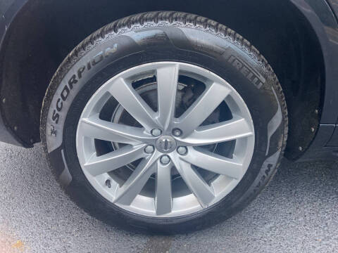 2016 Volvo XC90 T6 Momentum