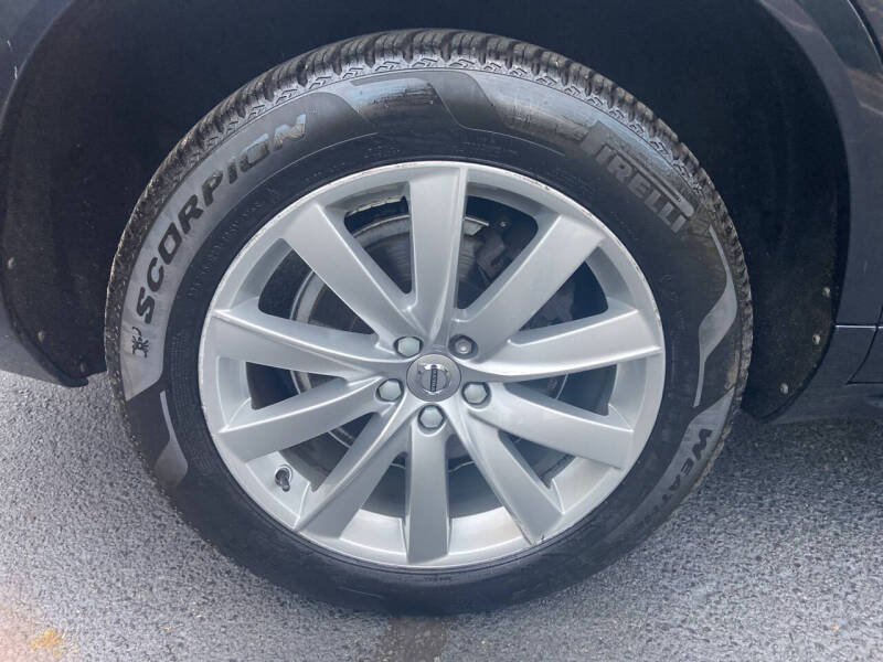 2016 Volvo XC90 T6 Momentum