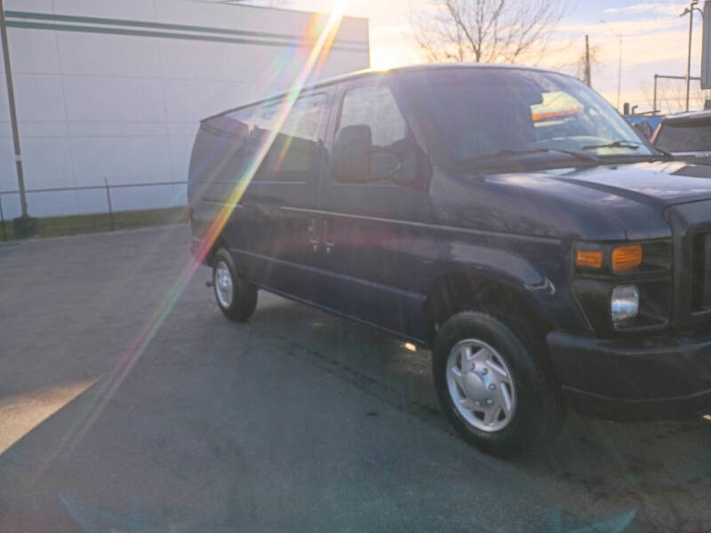 2008 Ford E-Series Econoline Van Commercial's photo