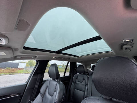 2018 Volvo XC90 T5 Momentum 7-Passenger