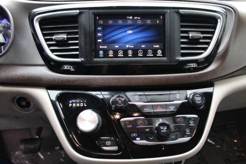 2021 Chrysler Voyager LX