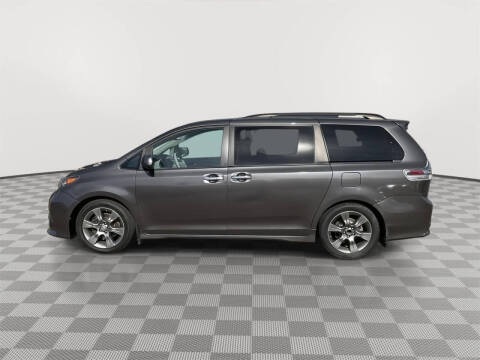 2014 Toyota Sienna SE 8-Passenger
