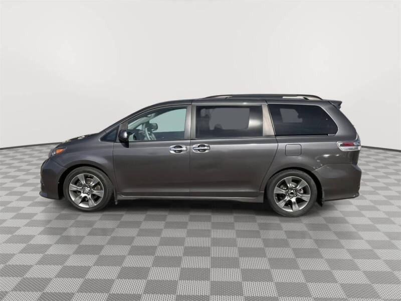 2014 Toyota Sienna SE 8-Passenger