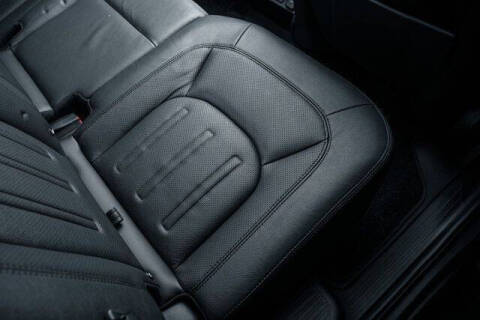 2022 Land Rover Defender 110 SE