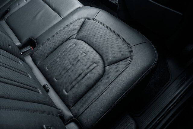 2022 Land Rover Defender 110 SE