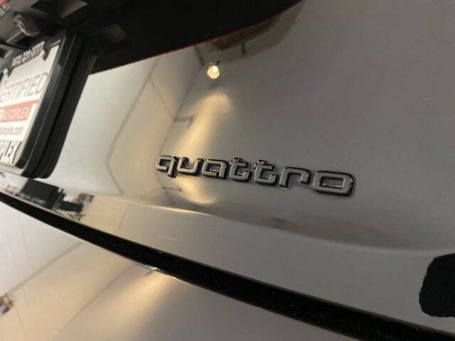 2022 Audi e-tron quattro Premium