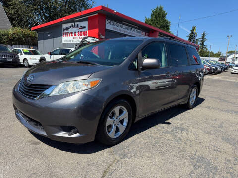 2012 Toyota Sienna LE 7-Passenger Auto Access Seat