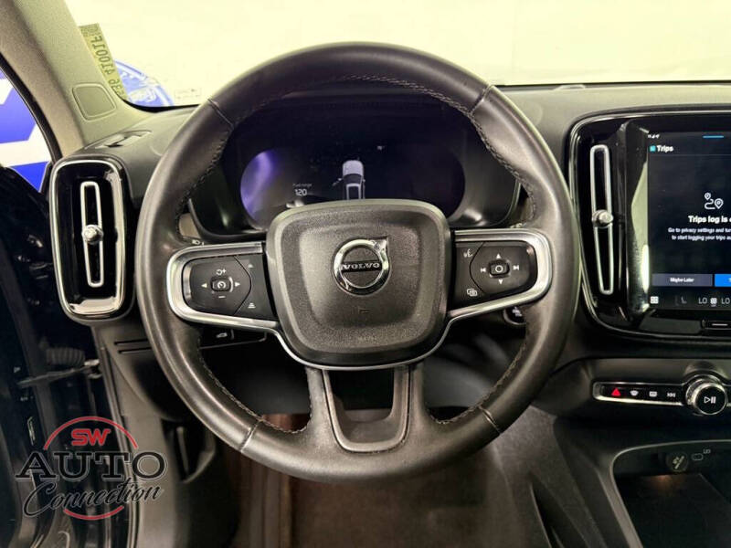 2024 Volvo XC40 B5 Plus Bright Theme