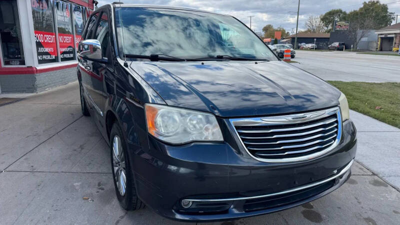 2013 Chrysler Town and Country Touring-L