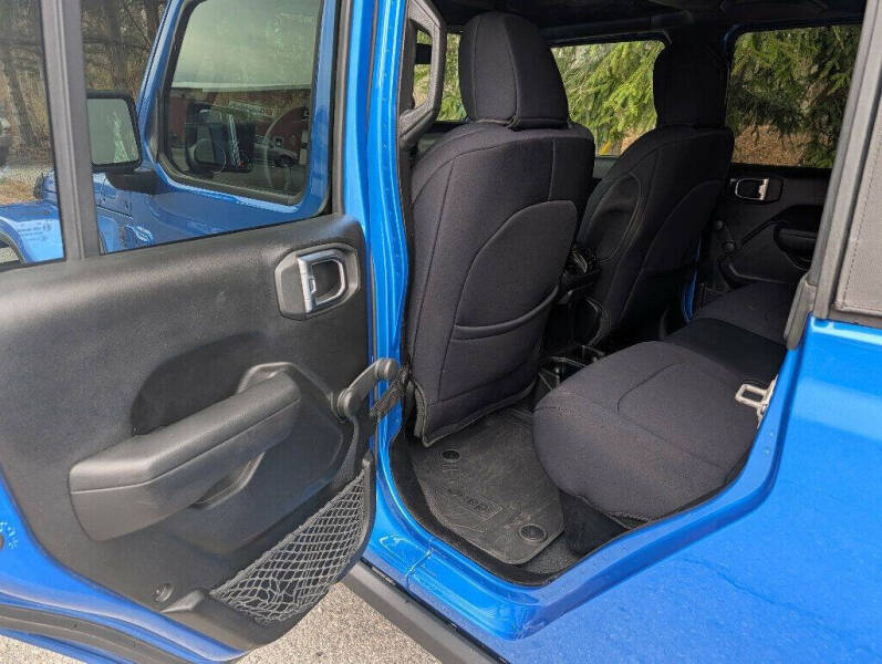 2022 Jeep Gladiator Willys Sport