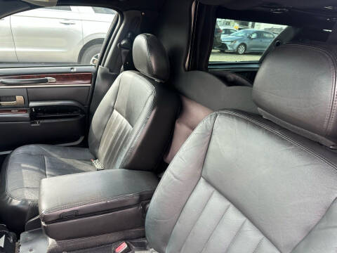 2006 Lincoln Town Car Executive